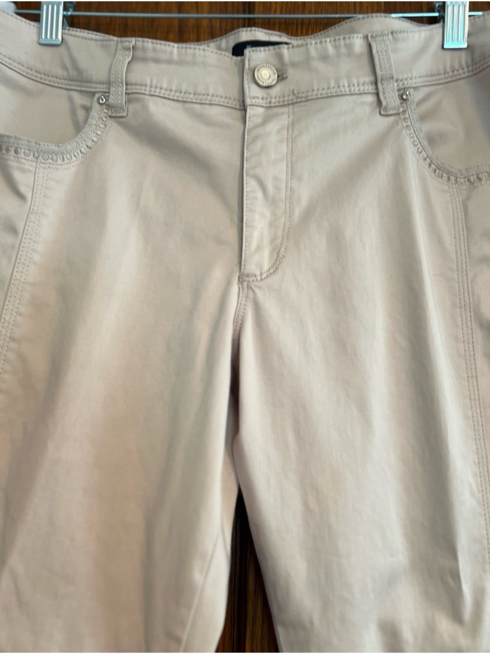 White House Black Market Capri Pants Size 12 Tan Decorative Flap Back Pockets